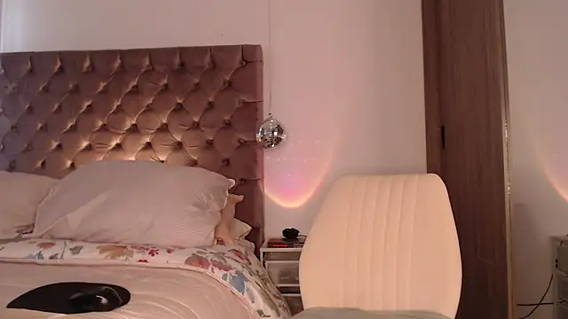 Roussmariehenao online show from 03-29-26, 01:38