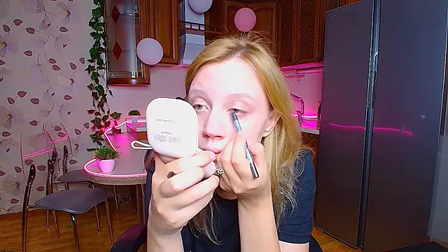 Snapshot of SexyNadi chatting on 09-18-25, 01:18 SexyNadi online show from 09-18-25, 01:18