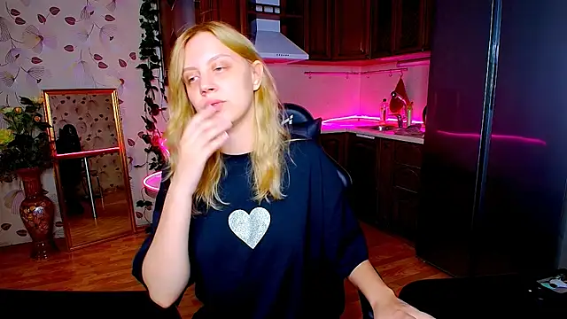 Snapshot of SexyNadi chatting on 10-02-25, 08:21 SexyNadi online show from 10-02-25, 08:21