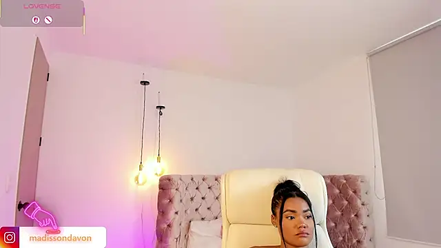 Snapshot of madisson_davon chatting on 09-10-25, 09:26 madisson davon online show from 09-10-25, 09:26