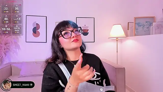Snapshot of Sweet_Namii chatting on 12-18-25, 04:35 Sweet Namii online show from 12-18-25, 04:35