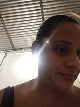 Snapshot of Andreita_95 chatting on 05-24-26, 01:43 Andreita 95 online show from 05-24-26, 01:43