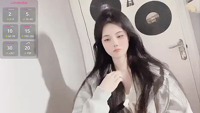 Qedgjwyz1 online show from 02-19-25, 12:33