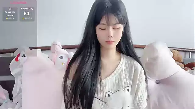 Snapshot of Qedgjwyz1 chatting on 04-17-26, 10:51 Qedgjwyz1 online show from 04-17-26, 10:51