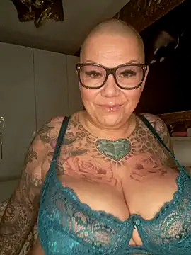 Snapshot of gepiercte_nippel chatting on 12-23-24, 12:25 gepiercte nippel online show from 12-23-24, 12:25