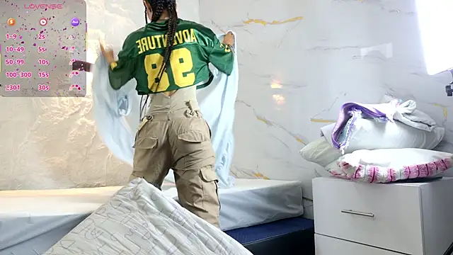 zorravioletta1 online show from 12-18-25, 12:11