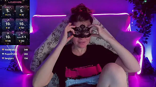 Snapshot of Sexy-Housewife chatting on 01-21-25, 04:10 Sexy-Housewife online show from 01-21-25, 04:10