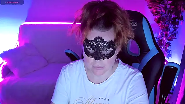 Snapshot of Sexy-Housewife chatting on 09-17-25, 07:04 Sexy-Housewife online show from 09-17-25, 07:04