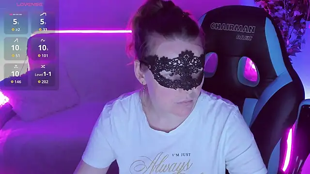 Snapshot of Sexy-Housewife chatting on 09-18-25, 07:05 Sexy-Housewife online show from 09-18-25, 07:05