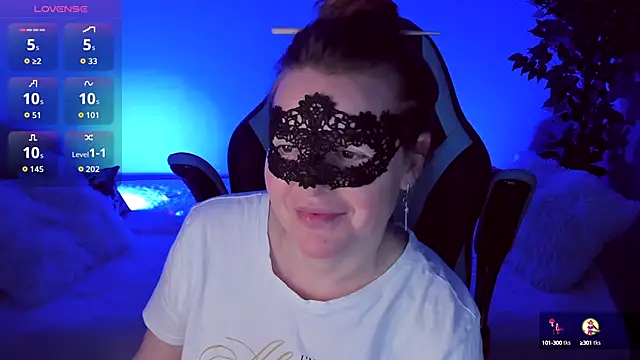 Snapshot of Sexy-Housewife chatting on 09-29-25, 07:19 Sexy-Housewife online show from 09-29-25, 07:19