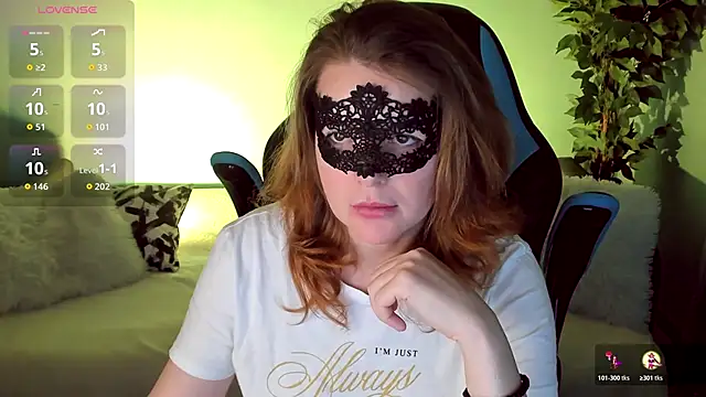 Snapshot of Sexy-Housewife chatting on 10-31-25, 07:26 Sexy-Housewife online show from 10-31-25, 07:26