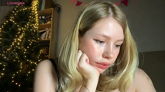 HoneyAudrey online show from 12-19-24, 03:07