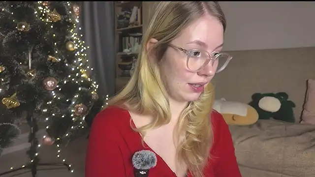 HoneyAudrey online show from 12-22-25, 01:46