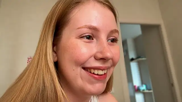Snapshot of HoneyAudrey chatting on 06-09-26, 02:34 HoneyAudrey online show from 06-09-26, 02:34