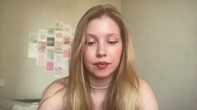 Snapshot of HoneyAudrey chatting on 06-25-26, 02:22 HoneyAudrey online show from 06-25-26, 02:22