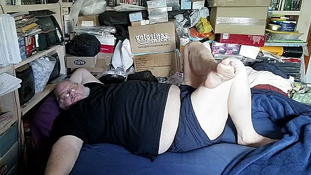 hadeszeuss2 online show from 04-17-26, 01:14