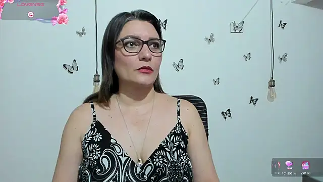 Snapshot of Amie_Adams82_ chatting on 09-22-25, 06:32 Amie Adams82 online show from 09-22-25, 06:32