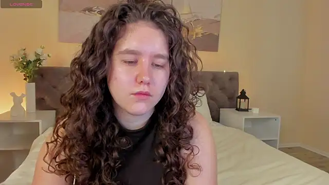 Snapshot of Ariella_Sol chatting on 06-20-26, 01:09 Ariella Sol online show from 06-20-26, 01:09