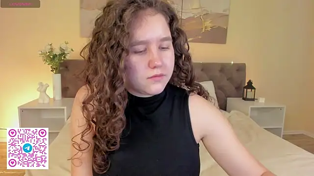 Snapshot of Ariella_Sol chatting on 06-21-26, 01:08 Ariella Sol online show from 06-21-26, 01:08