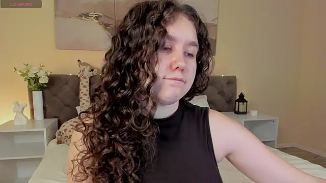 Snapshot of Ariella_Sol chatting on 06-24-26, 01:15 Ariella Sol online show from 06-24-26, 01:15