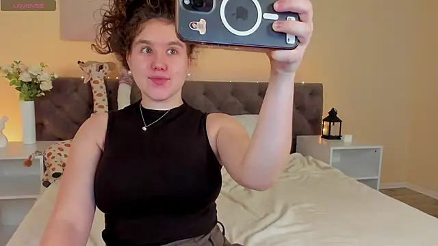 Snapshot of Ariella_Sol chatting on 07-02-26, 01:05 Ariella Sol online show from 07-02-26, 01:05