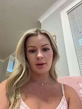 LoveShae  online show from 07-03-26, 02:07