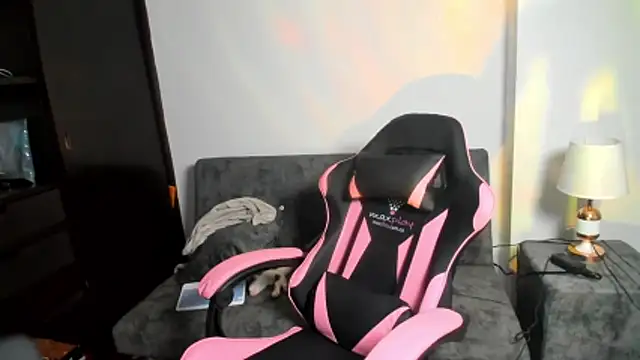 Snapshot of Tender_lia chatting on 11-10-25, 06:45 Tender lia online show from 11-10-25, 06:45