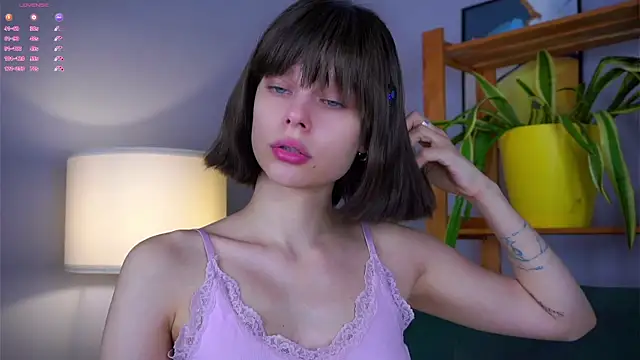 Snapshot of RexanneHatt chatting on 10-19-25, 01:28 RexanneHatt online show from 10-19-25, 01:28