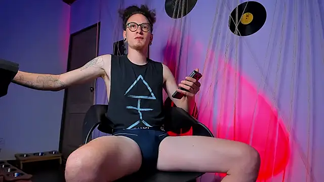 Snapshot of MrShaggy chatting on 02-19-25, 11:46 MrShaggy online show from 02-19-25, 11:46