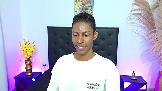 maiki18  online show from 10-25-25, 02:02