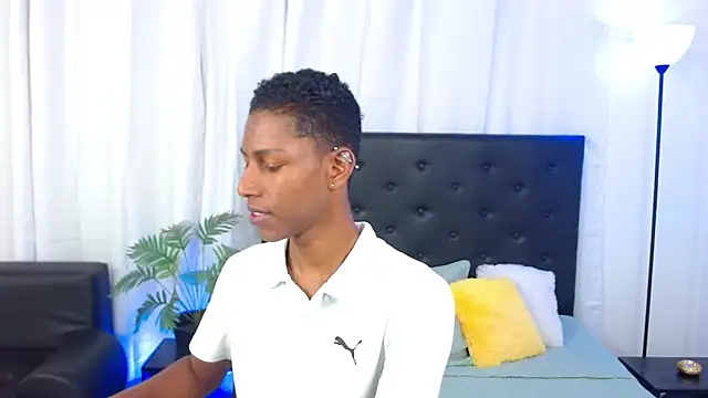 maiki18  online show from 11-08-25, 01:55