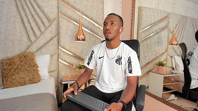 Snapshot of JamesParck chatting on 01-09-25, 12:19 JamesParck online show from 01-09-25, 12:19