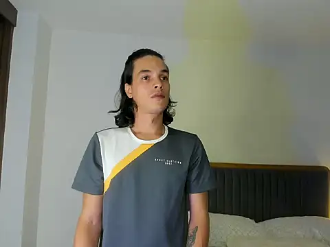 uglycoyote18 online show from 08-06-26, 08:49