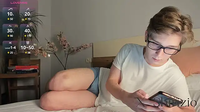 Snapshot of Shirizi chatting on 12-21-24, 03:09 Shirizi online show from 12-21-24, 03:09