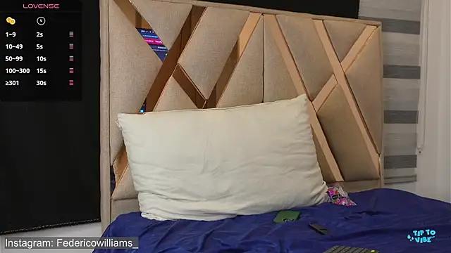 Snapshot of Derek_w chatting on 10-31-25, 04:57 Derek w online show from 10-31-25, 04:57