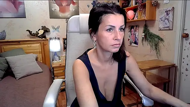 Kendra Mom online show from 10-24-25, 07:49