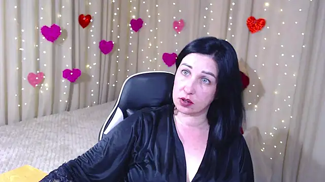 Snapshot of JillStevens chatting on 05-17-26, 01:40 JillStevens online show from 05-17-26, 01:40