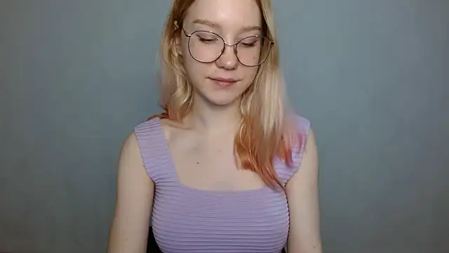 Snapshot of cindi_hot chatting on 01-10-25, 11:22 cindi hot online show from 01-10-25, 11:22