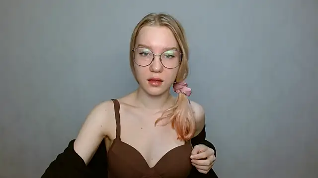 Snapshot of cindi_hot chatting on 01-25-25, 11:55 cindi hot online show from 01-25-25, 11:55