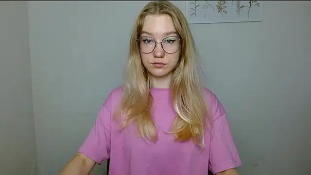 Snapshot of cindi_hot chatting on 09-19-25, 10:27 cindi hot online show from 09-19-25, 10:27