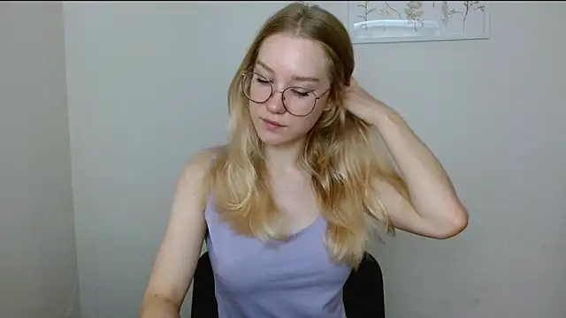 Snapshot of cindi_hot chatting on 09-21-25, 09:22 cindi hot online show from 09-21-25, 09:22