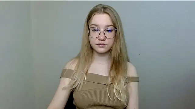 Snapshot of cindi_hot chatting on 04-22-26, 11:23 cindi hot online show from 04-22-26, 11:23