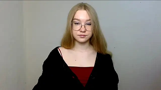 Snapshot of cindi_hot chatting on 04-26-26, 11:19 cindi hot online show from 04-26-26, 11:19