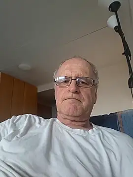 Milkasahne64 online show from 10-10-25, 08:57