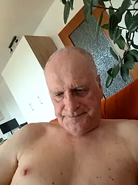 Milkasahne64 online show from 04-17-26, 01:03