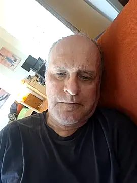 Milkasahne64 online show from 04-24-26, 09:12