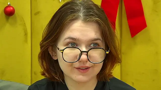 LessySmith online show from 12-20-25, 04:19