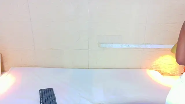 Shamiraa moore online show from 12-19-25, 06:37