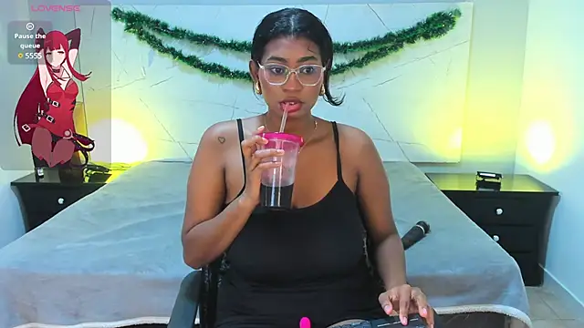 LAYLATAYLOR  online show from 12-22-24, 06:04