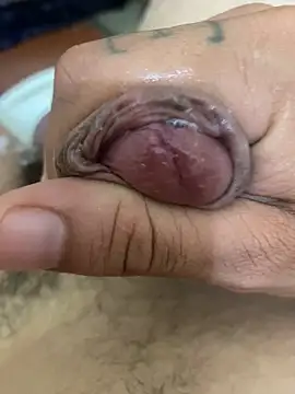 Snapshot of RDbruto chatting on 10-27-25, 09:57 RDbruto online show from 10-27-25, 09:57